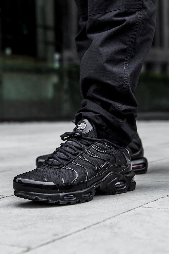 nike air max plus tn triple black,кроссовки nike air max tn plus,nike air max plus tn,nike air max tn plus black,мужские кроссовки nike air max tn plus