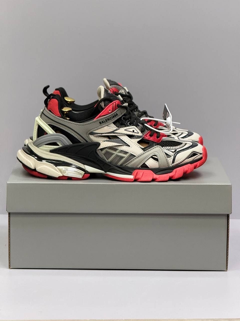 balenciaga track.2 sneaker black/red/grey,кроссовки мужские balenciaga track серебряный красный,balenciaga track.2 sneaker grey red,кроссовки balenciaga,кроссовки balenciaga track 2.0