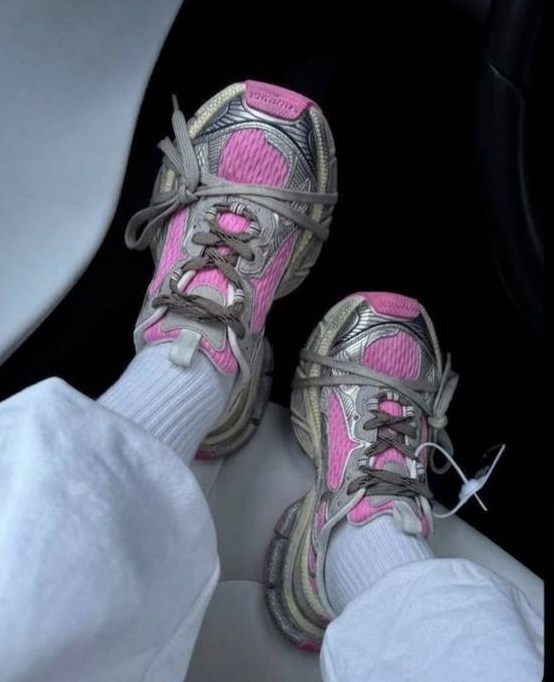 женские кроссовки balenciaga,серо-розовые женские кроссовки 3xl balenciaga,кроссовки женские balenciaga 3xl,женские кроссовки balenciaga 3xl серебристые с розовым,кроссовки balenciaga