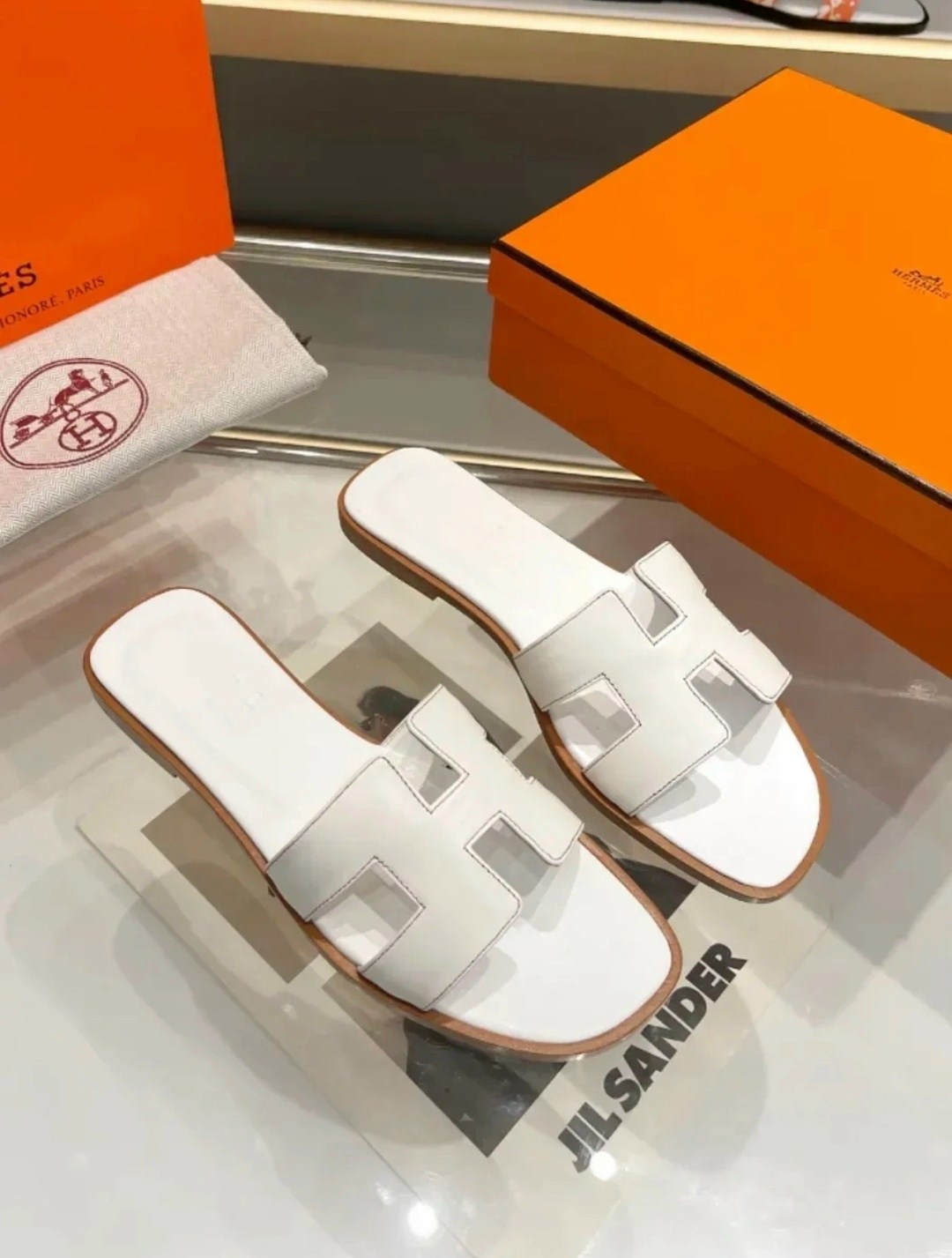 шлепки hermes,шлепанцы из натуральной кожи hermes,шлепанцы hermes,шлепки hermes женские,тапки эрмес
