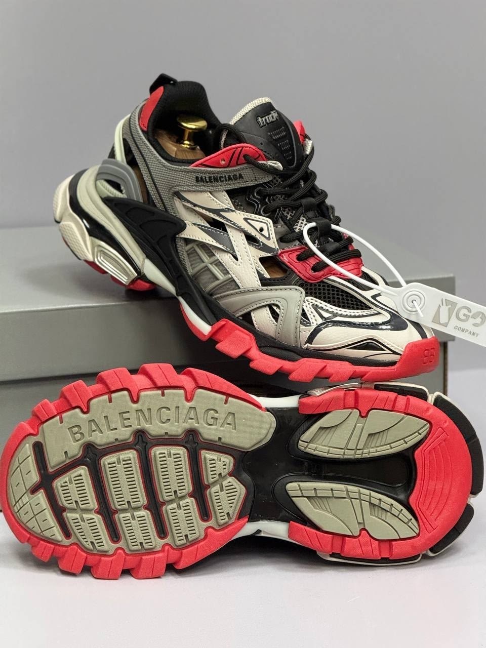 balenciaga track.2 sneaker black/red/grey,кроссовки мужские balenciaga track серебряный красный,balenciaga track.2 sneaker grey red,кроссовки balenciaga,кроссовки balenciaga track 2.0