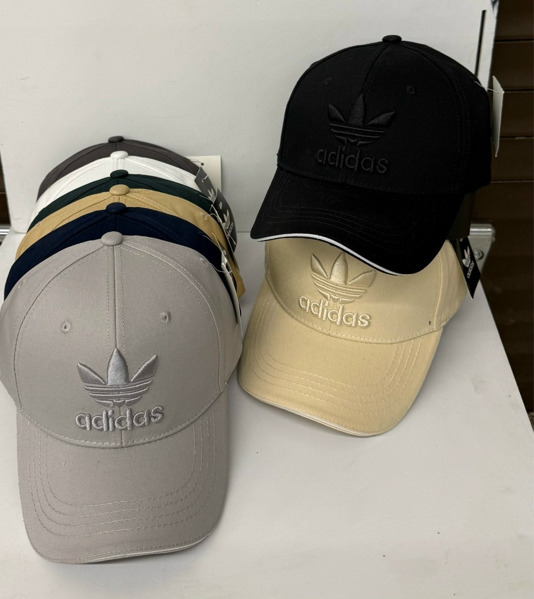 бейсболка adidas,кепка белая adidas,белые кепки,бейсболка классическая,бейсболка адидас