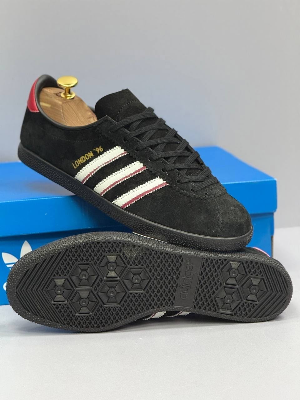 adidas originals london 96 core black sneakers,london 96 adidas,кроссовки adidas london 96 black scarlet,adidas london 96 sneaker,кроссовки adidas london 96 цвет black white