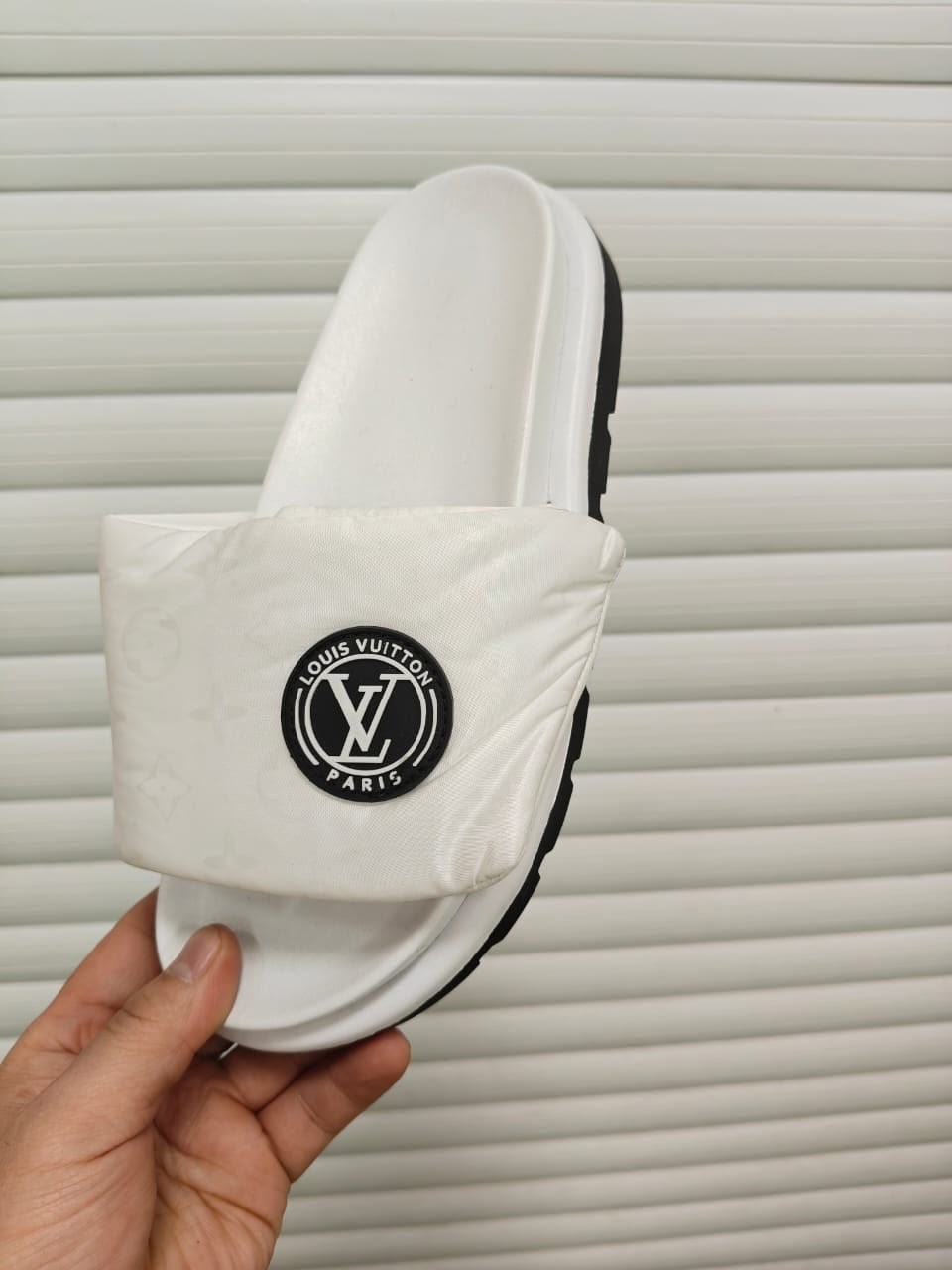 ,тапочки луи виттон,шлепанцы louis vuitton,шлепанцы женские,модные тапочки