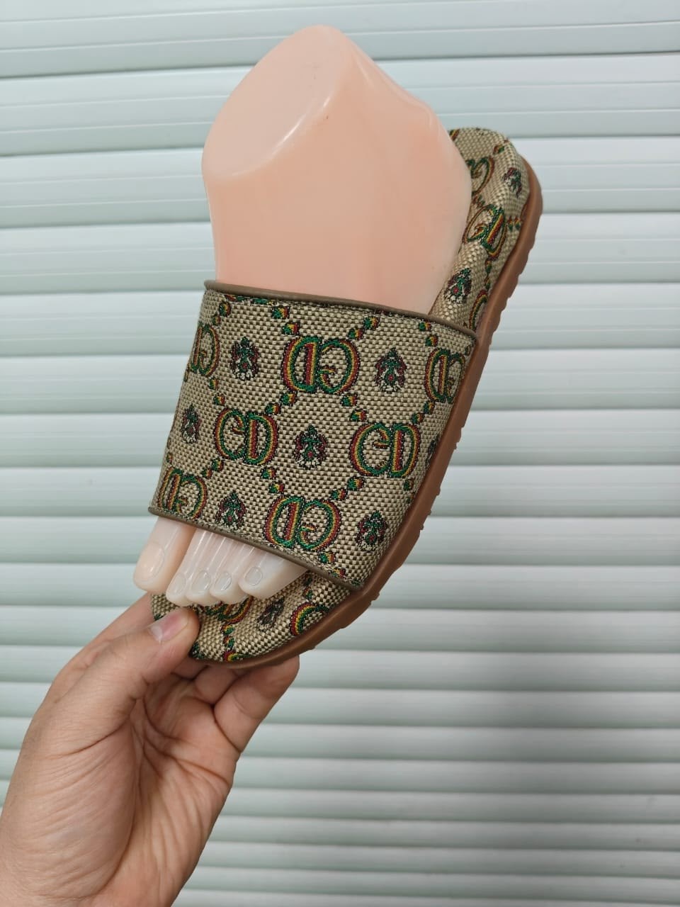 ,тапочки луи виттон,шлепанцы louis vuitton,шлепанцы женские,модные тапочки