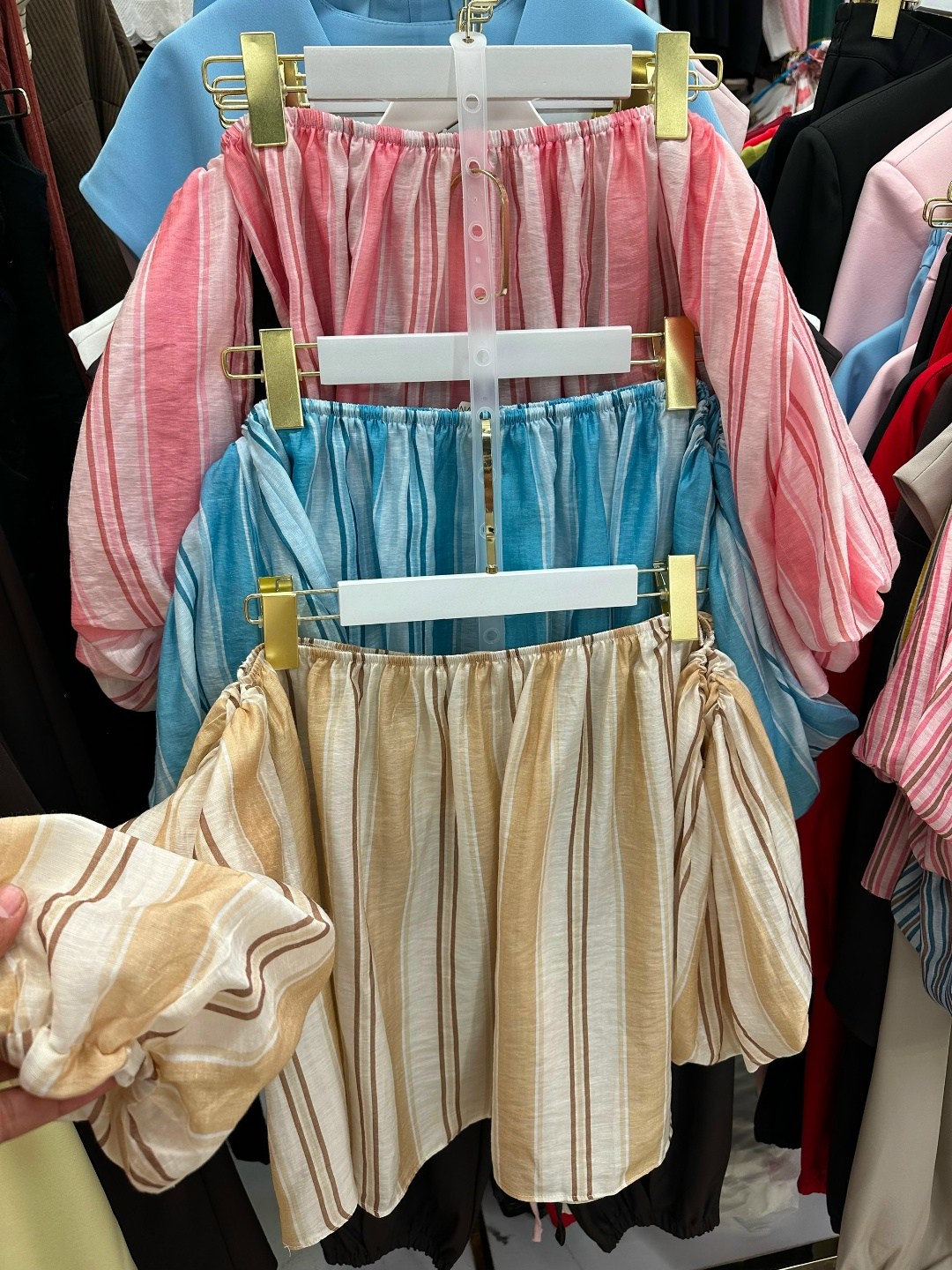 модные образы,блузка с джинсами,модная блузка,блуза с открытыми плечами