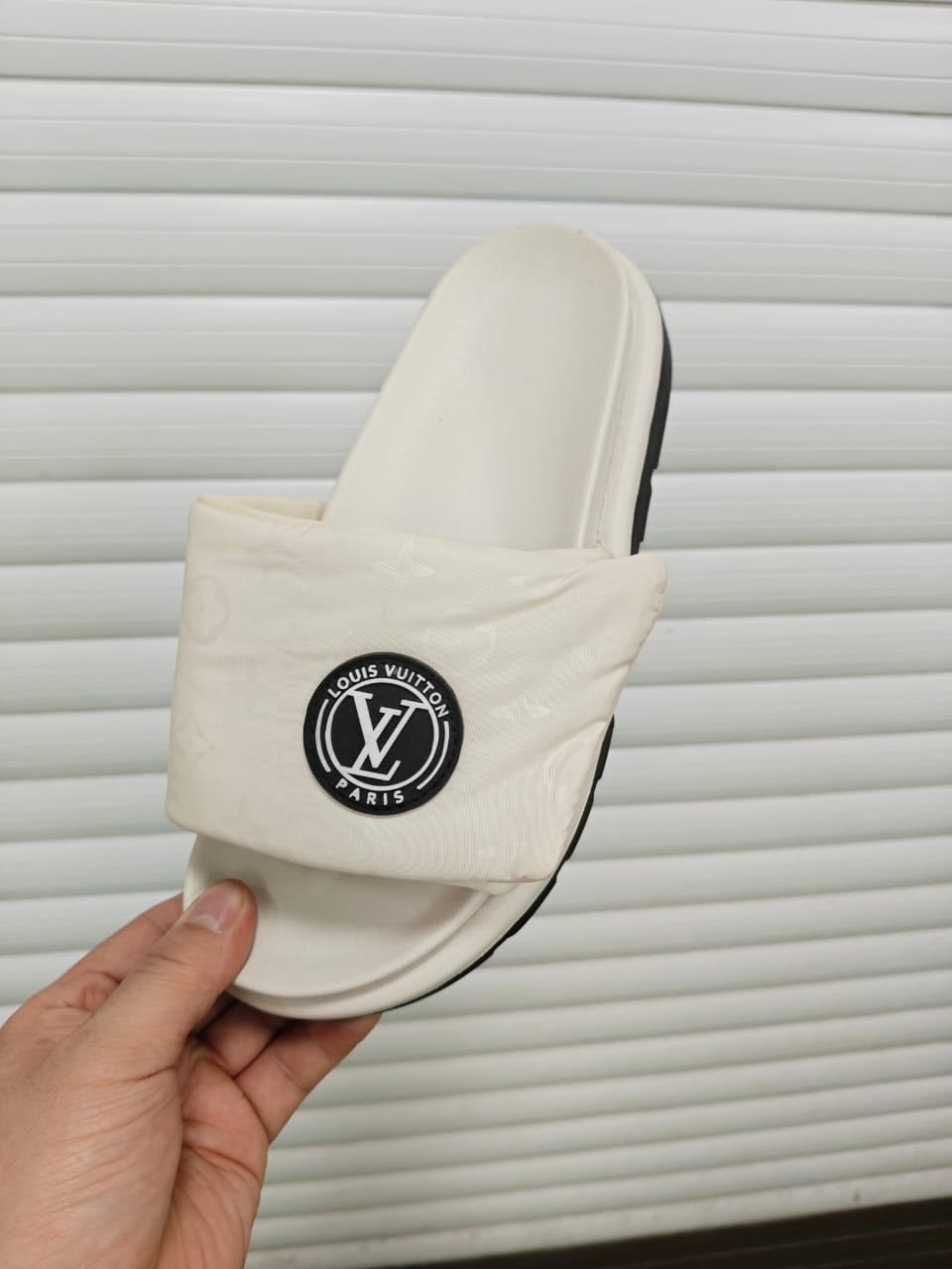 ,тапочки луи виттон,шлепанцы louis vuitton,шлепанцы женские,модные тапочки