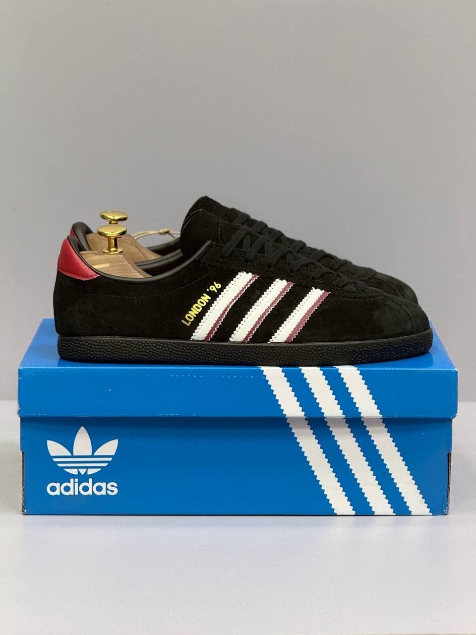 adidas originals london 96 core black sneakers,london 96 adidas,кроссовки adidas london 96 black scarlet,adidas london 96 sneaker,кроссовки adidas london 96 цвет black white