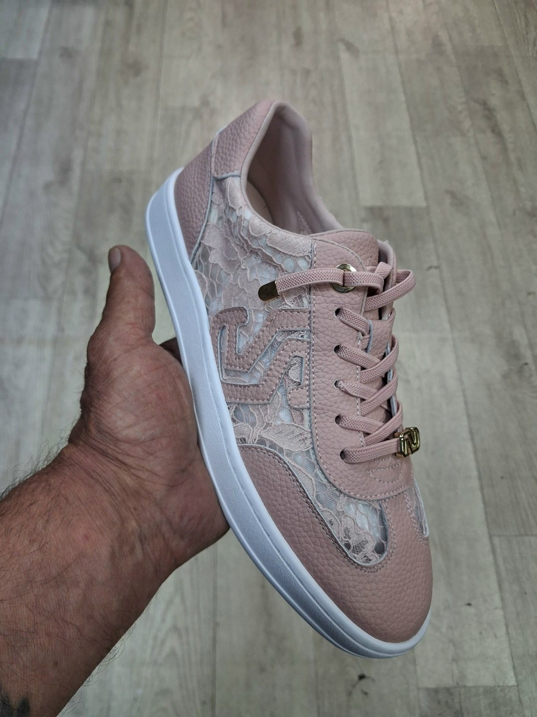 ,кеды женски,тамарис кеды женские,женские кроссовки,кеды guess женские