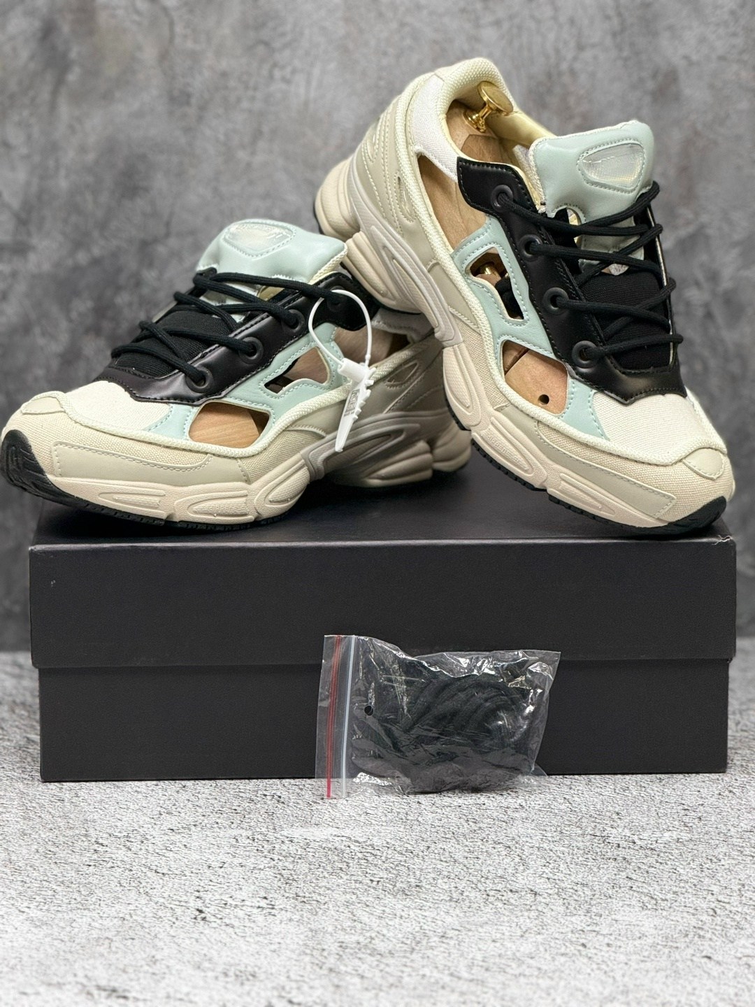 adidas raf simons ozweego 3 cream white,кроссовки adidas raf simons ozweego 3,adidas raf simons ozweego 3 white,adidas ozweego 3 raf simons cream white core black,adidas x raf simons ozweego iii cream