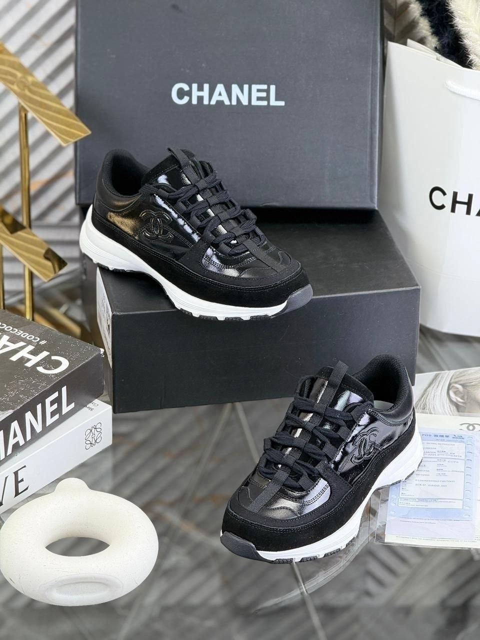 женские кроссовки chanel,кроссовки chanel,модные вентилируемые кроссовки chanel,женские комбинированные кроссовки chanel 2026-2026 черные с коричневым и белым логотипом,chanel женские кожаные кроссовк