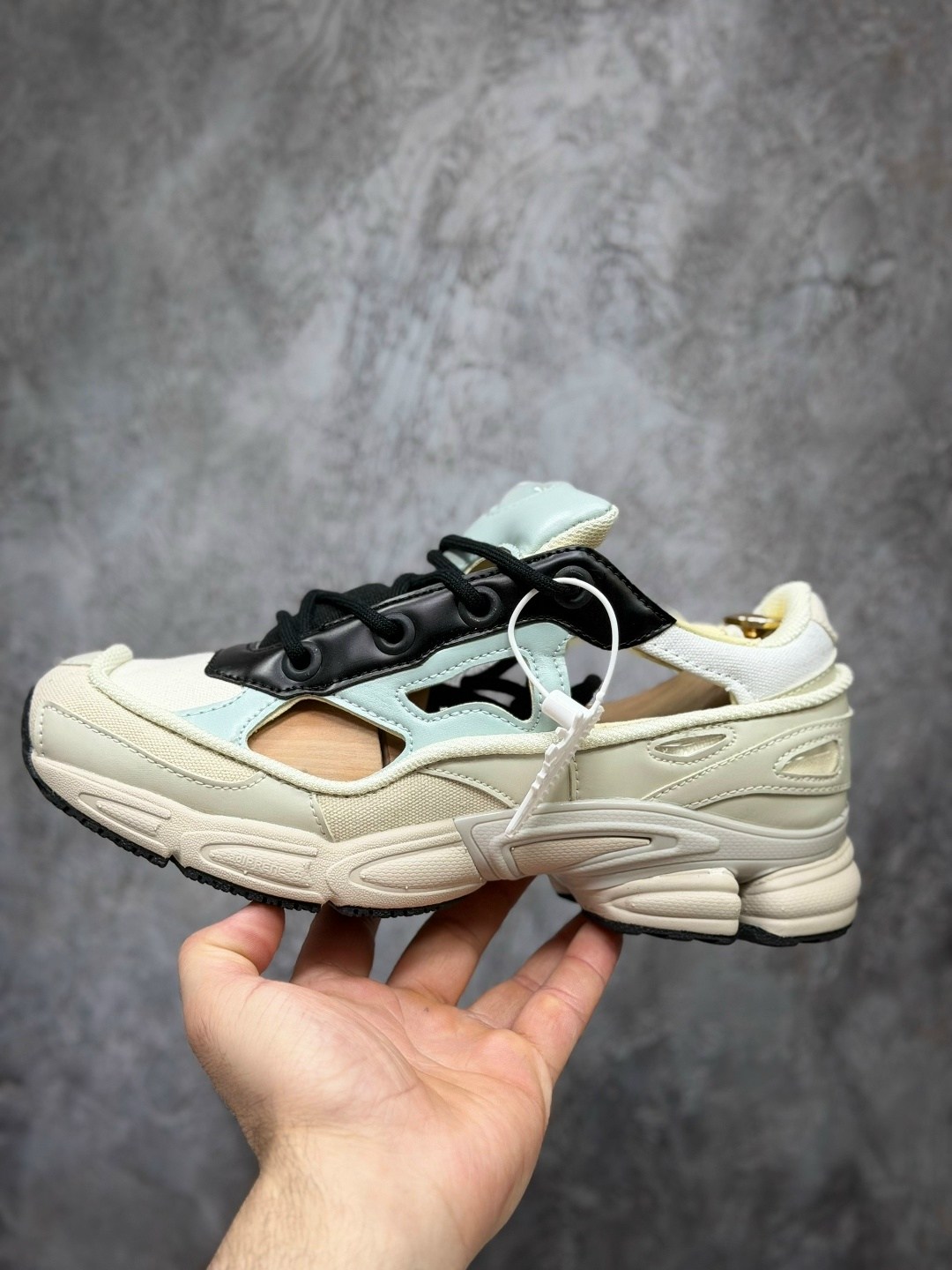 adidas raf simons ozweego 3 cream white,кроссовки adidas raf simons ozweego 3,adidas raf simons ozweego 3 white,adidas ozweego 3 raf simons cream white core black,adidas x raf simons ozweego iii cream