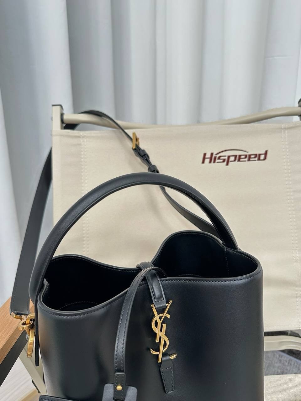 сумка yves saint laurent,сумка saint laurent,кожаная сумка-мешок с монограммой saint laurent,сумка,черная женская сумка saint laurent