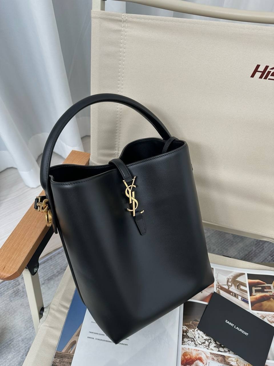 сумка yves saint laurent,сумка saint laurent,кожаная сумка-мешок с монограммой saint laurent,сумка,черная женская сумка saint laurent