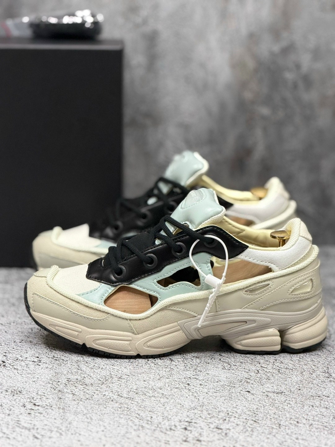 adidas raf simons ozweego 3 cream white,кроссовки adidas raf simons ozweego 3,adidas raf simons ozweego 3 white,adidas ozweego 3 raf simons cream white core black,adidas x raf simons ozweego iii cream