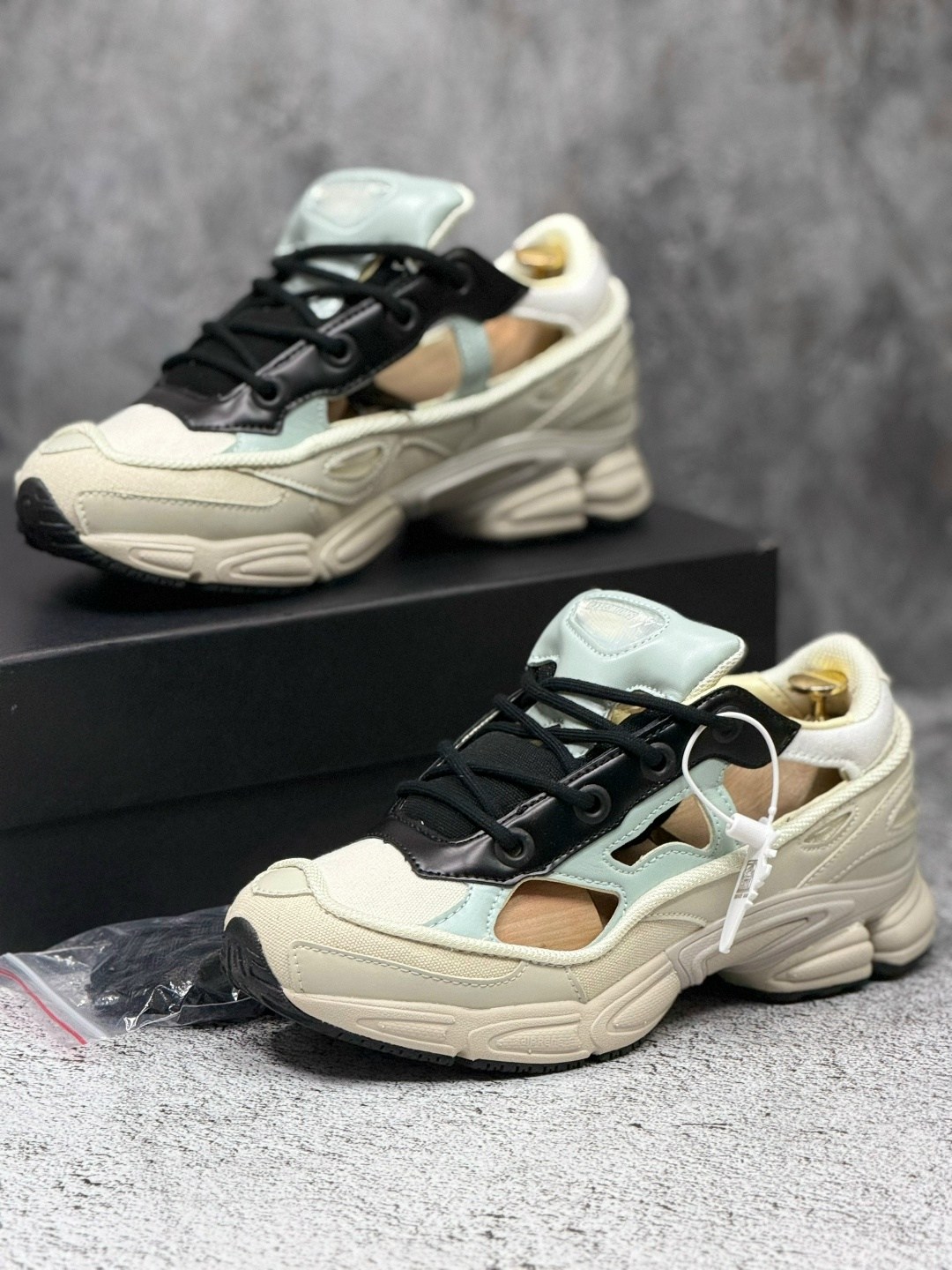 adidas raf simons ozweego 3 cream white,кроссовки adidas raf simons ozweego 3,adidas raf simons ozweego 3 white,adidas ozweego 3 raf simons cream white core black,adidas x raf simons ozweego iii cream