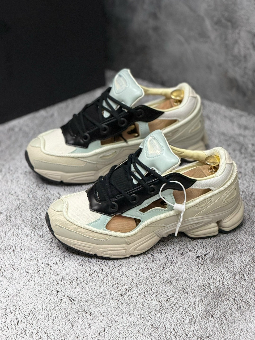 adidas raf simons ozweego 3 cream white,кроссовки adidas raf simons ozweego 3,adidas raf simons ozweego 3 white,adidas ozweego 3 raf simons cream white core black,adidas x raf simons ozweego iii cream