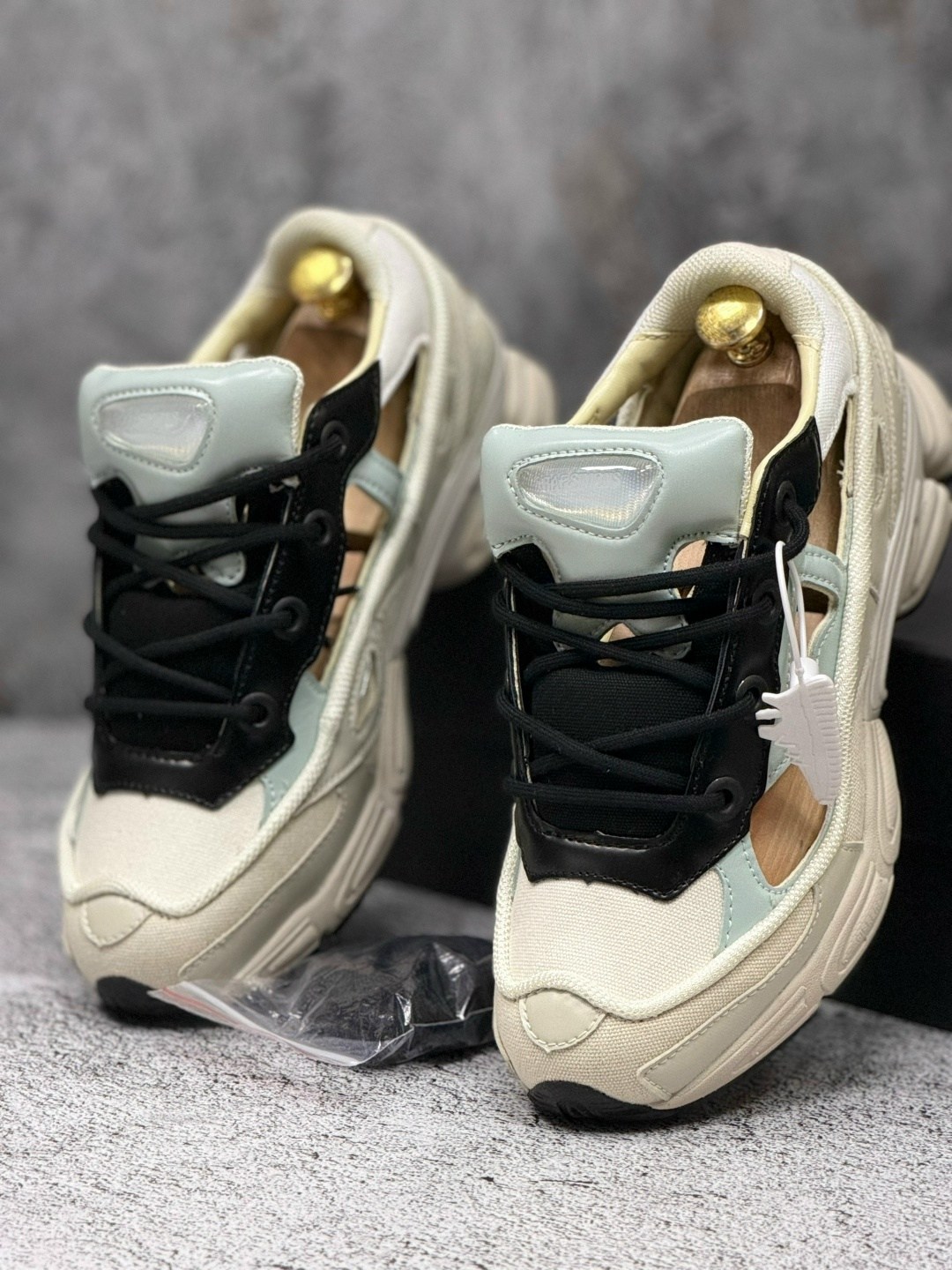 adidas raf simons ozweego 3 cream white,кроссовки adidas raf simons ozweego 3,adidas raf simons ozweego 3 white,adidas ozweego 3 raf simons cream white core black,adidas x raf simons ozweego iii cream