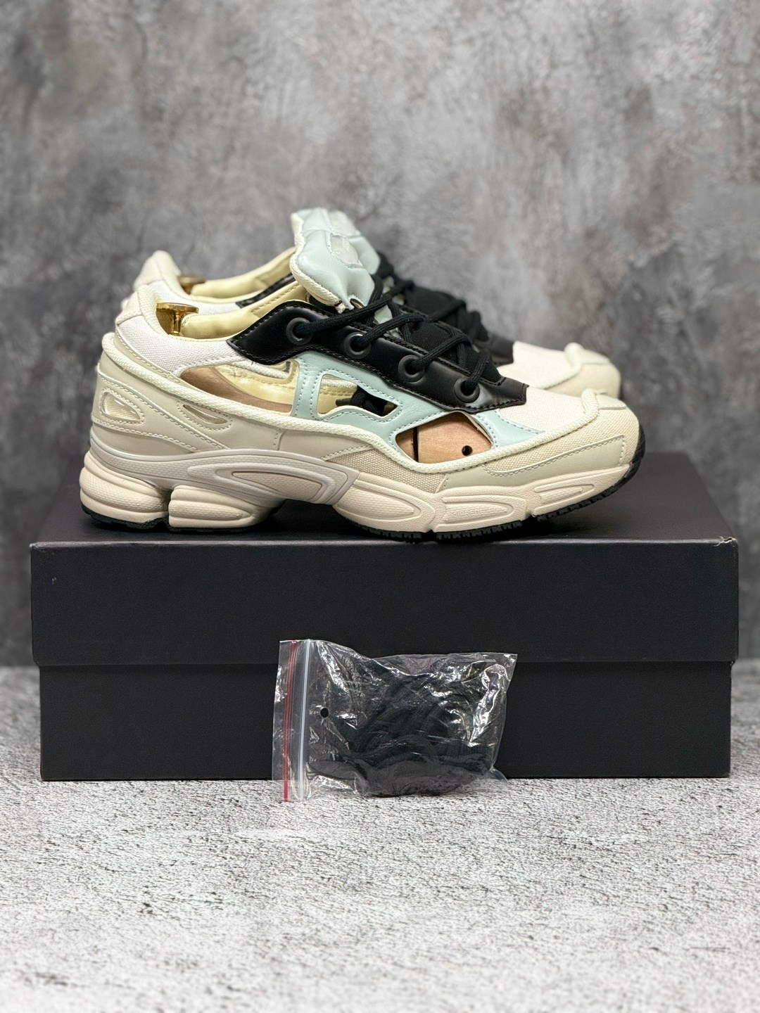 adidas raf simons ozweego 3 cream white,кроссовки adidas raf simons ozweego 3,adidas raf simons ozweego 3 white,adidas ozweego 3 raf simons cream white core black,adidas x raf simons ozweego iii cream