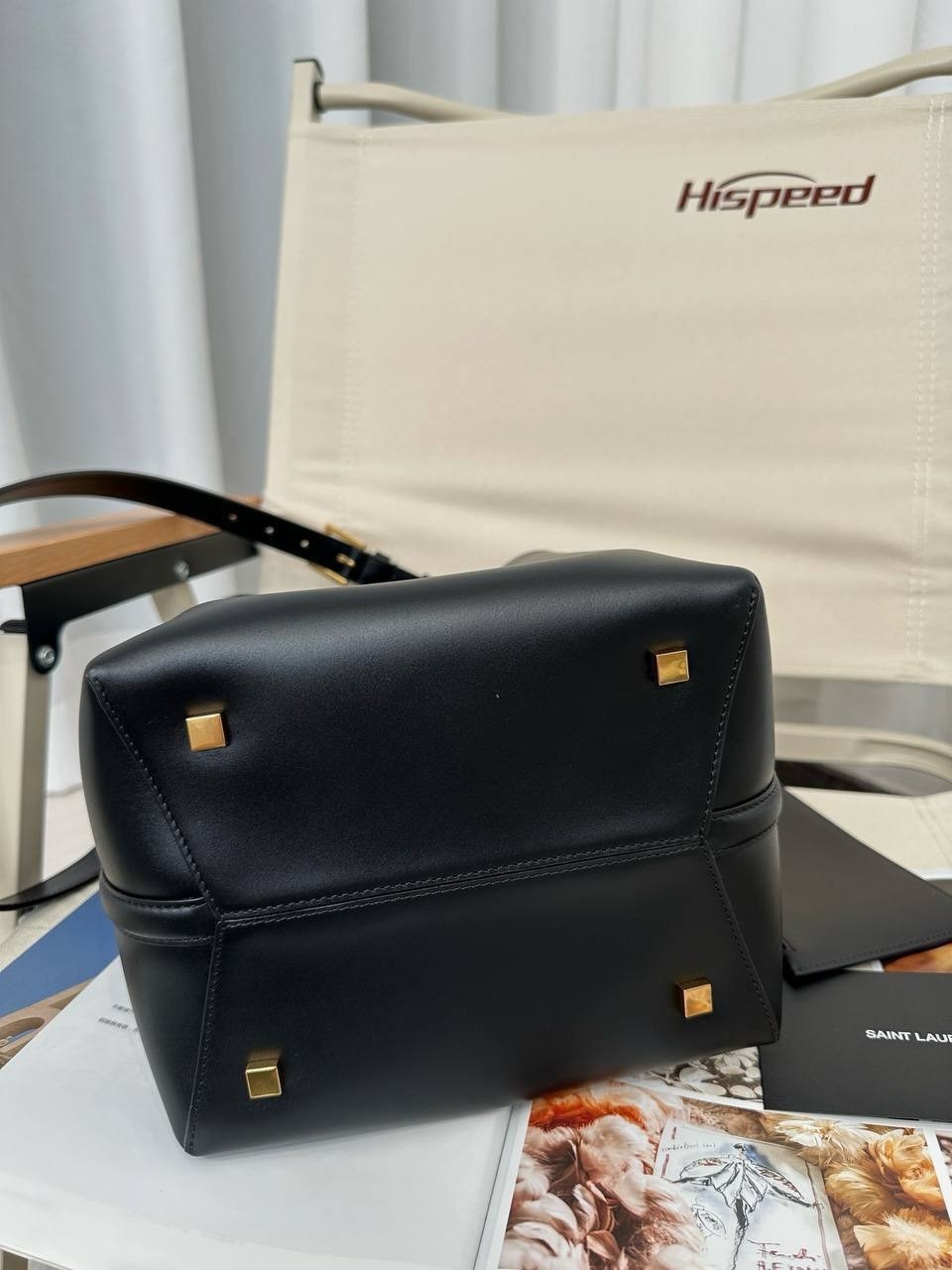 сумка yves saint laurent,сумка saint laurent,кожаная сумка-мешок с монограммой saint laurent,сумка,черная женская сумка saint laurent