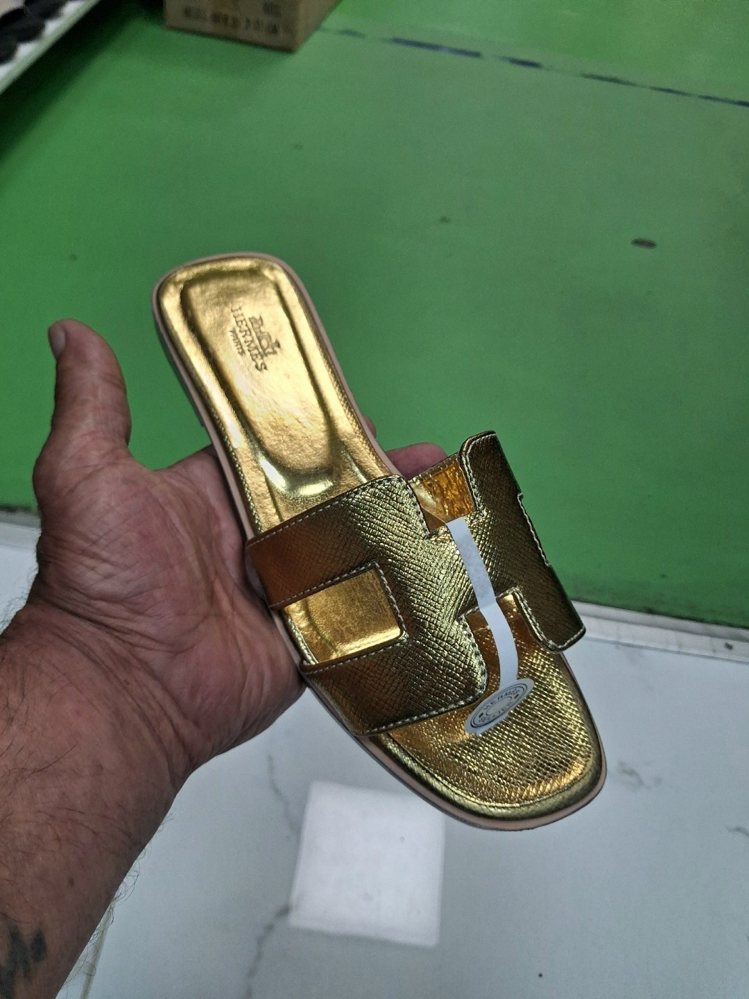 hermes шлепки женские,,шлепки эрмес,шлепки гермес женские 2026,шлепки эрмес бежевые