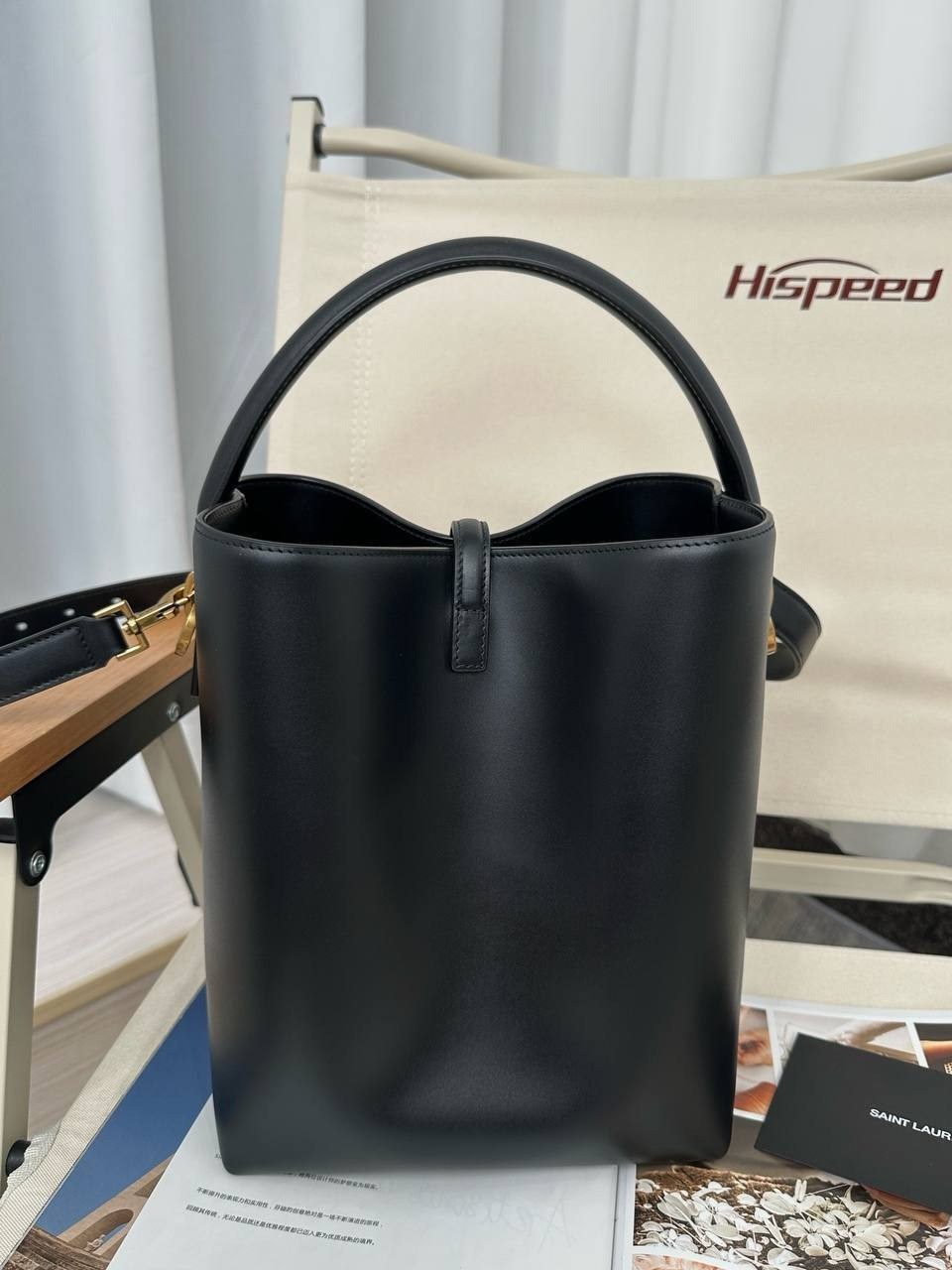 сумка yves saint laurent,сумка saint laurent,кожаная сумка-мешок с монограммой saint laurent,сумка,черная женская сумка saint laurent