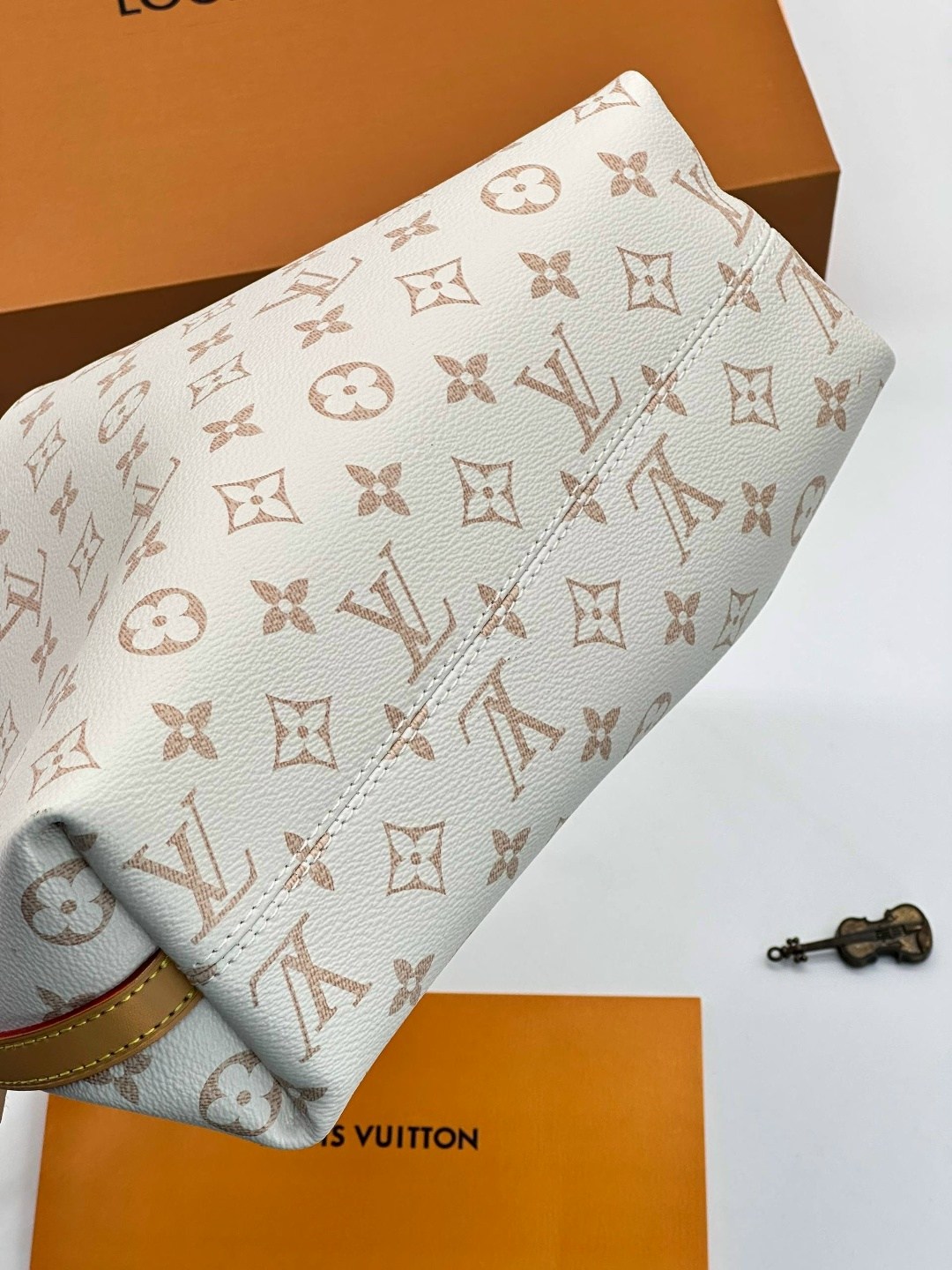 louis vuitton женская сумка,сумкa louis vuitton,луи витон carmel сумка виттон,луи виттон сумка,сумочка луи виттон
