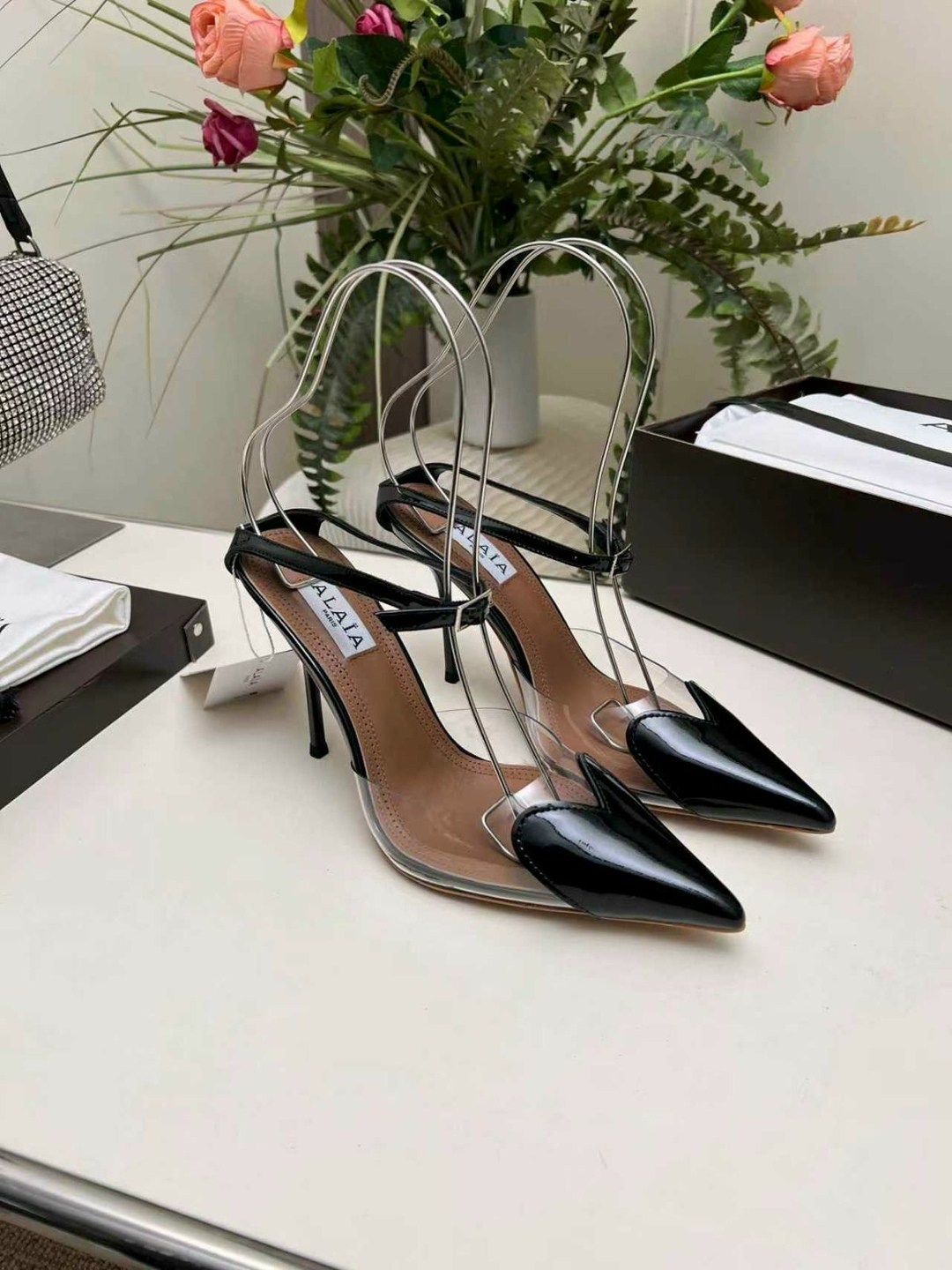,мюли женские alaia,туфли alaïa le cœur из лакированной кожи,босоножки alaia,мюли женские