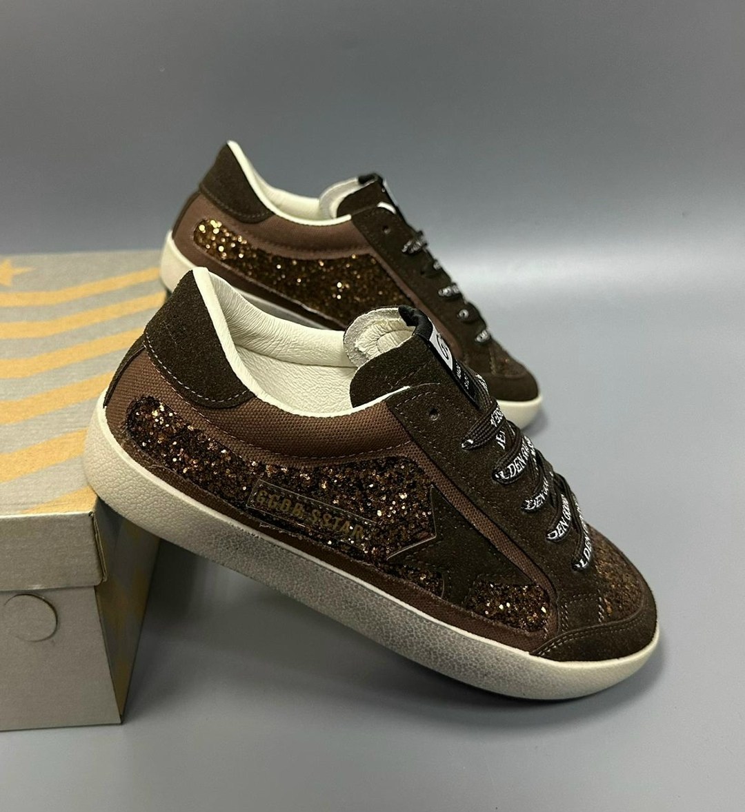 ,кроссовки golden goose,кеды golden goose,кроссовки golden goose с пайетками на платформе,golden goose кроссовки super-star коричневый