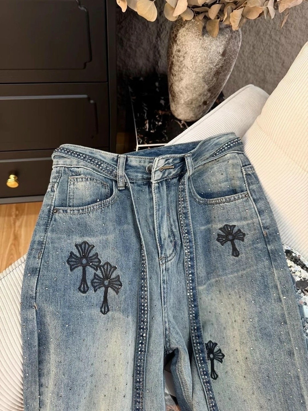 джинсы chrome hearts,джинсы с крестами,джинсы chrome hearts с крестами,джинсы стиль,джинсы женские