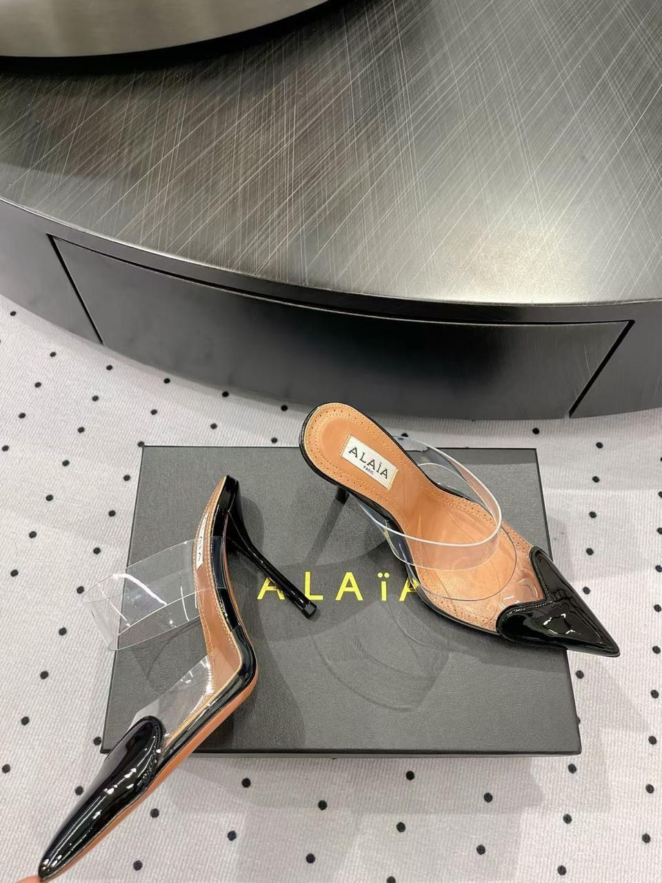 ,мюли женские alaia,туфли alaïa le cœur из лакированной кожи,босоножки alaia,мюли женские