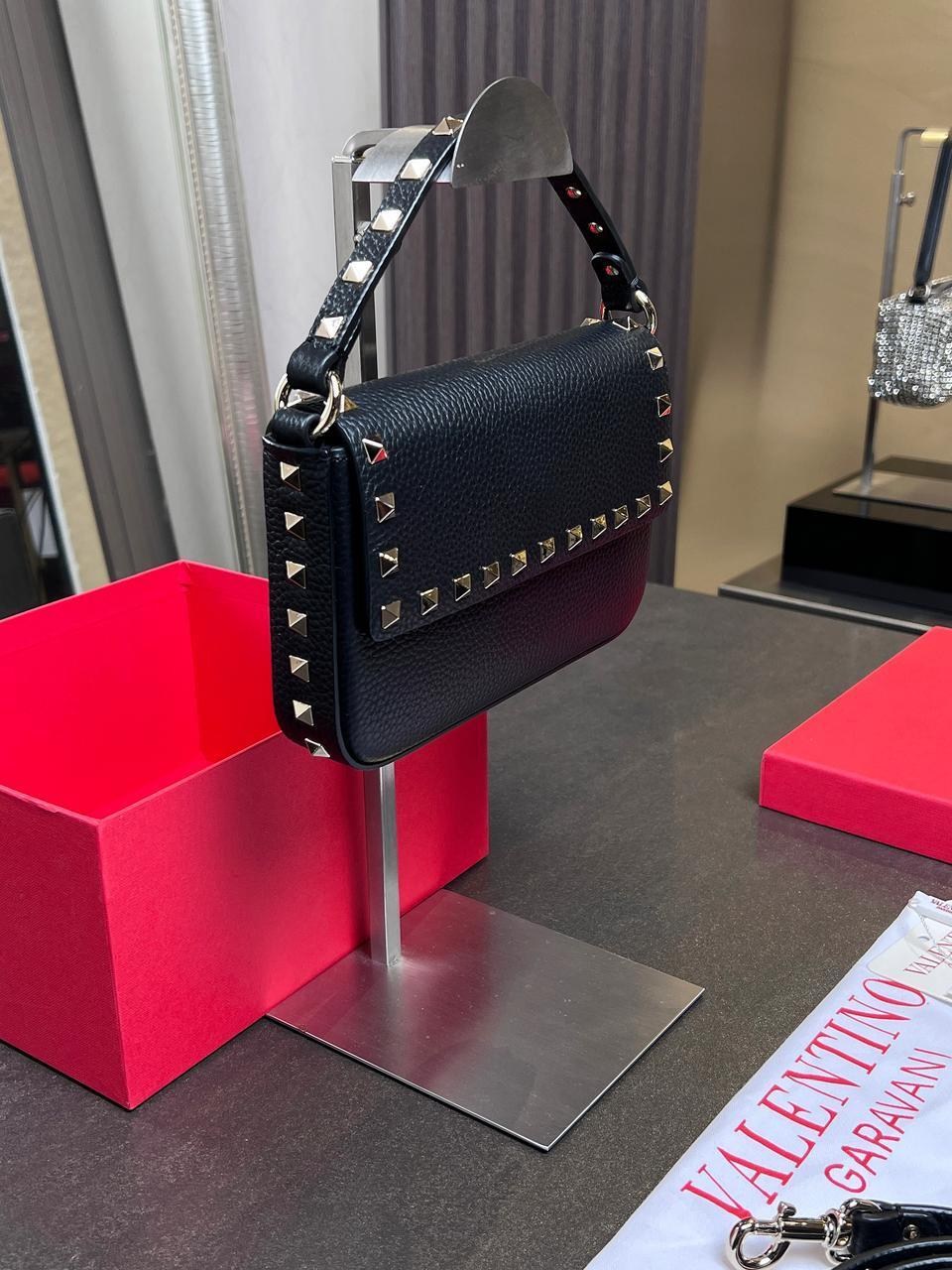 сумка valentino,сумка мини valentino,мини-сумка rockstud valentino garavani черный,сумка,сумка roman stud valentino
