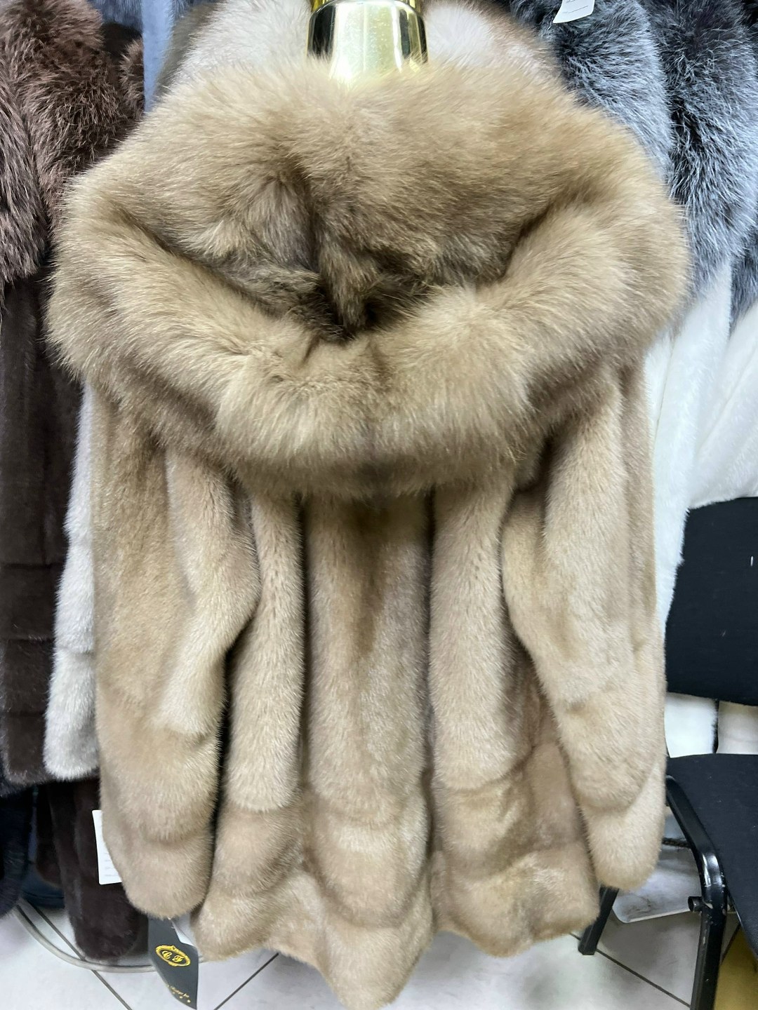 норковая шуба с капюшоном,норковая шуба,шуба,шуба из норки,мех шубы коричневый