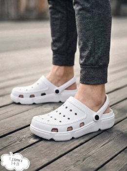 Кроссовки