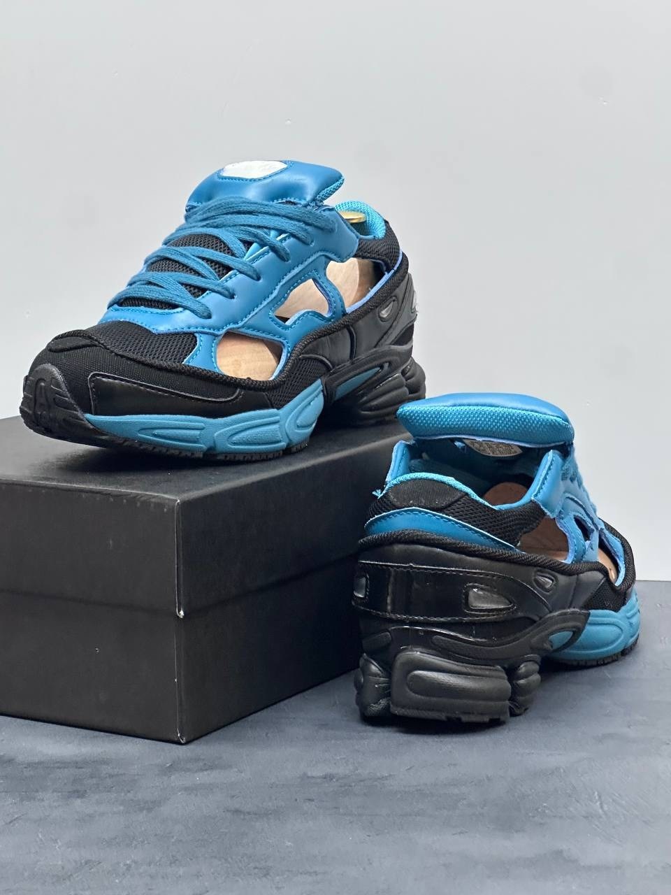 raf simons x adidas replicant ozweego,adidas raf simons x replicant ozweego black colonial blue,adidas raf simons ozweego replicant,adidas x raf simons rs replicant ozweego limited edition teal black,