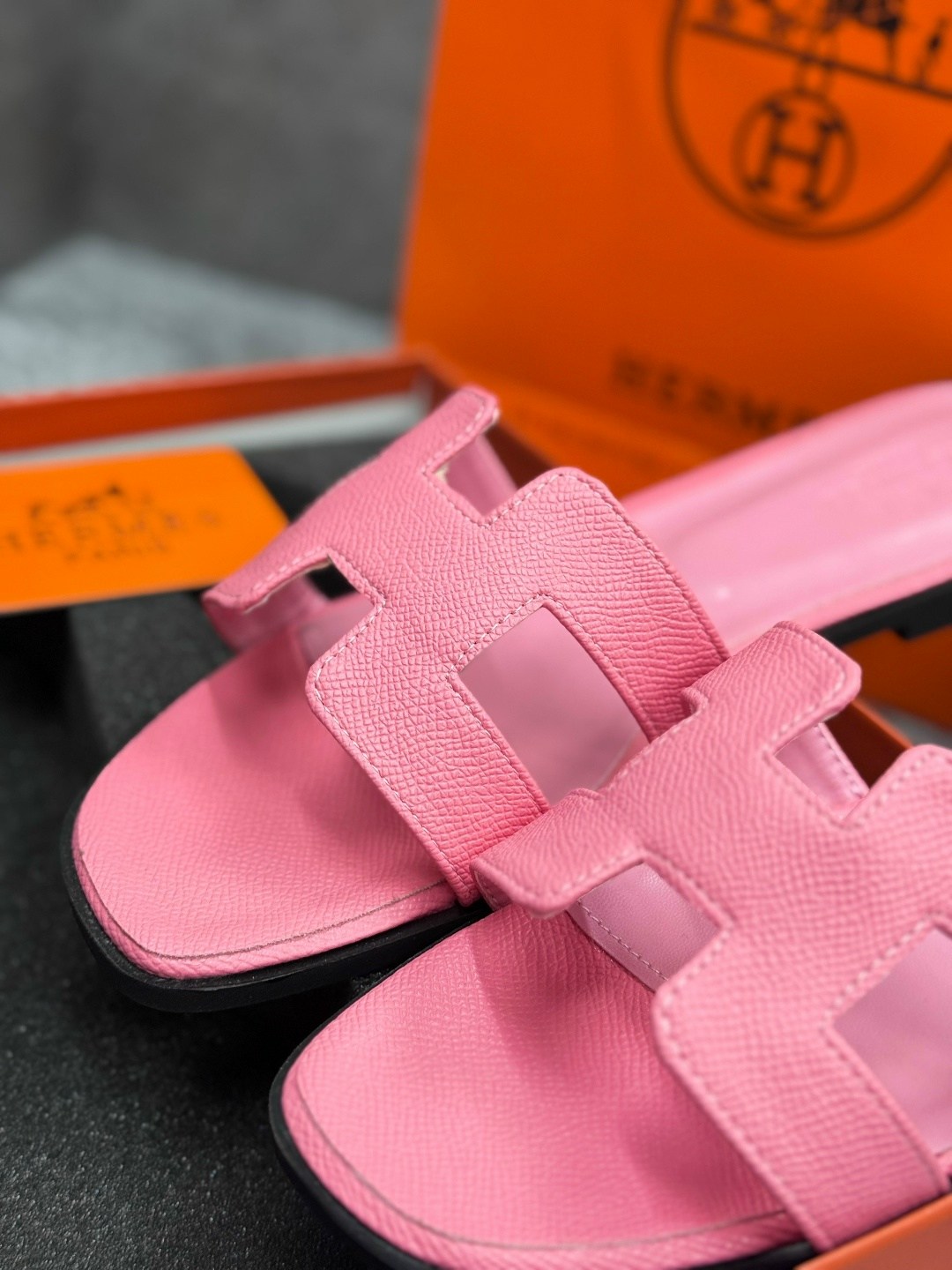 шлепки эрмес,шлепки hermes женские,hermes шлепанцы,шлепки хермес оран,шлепки hermes