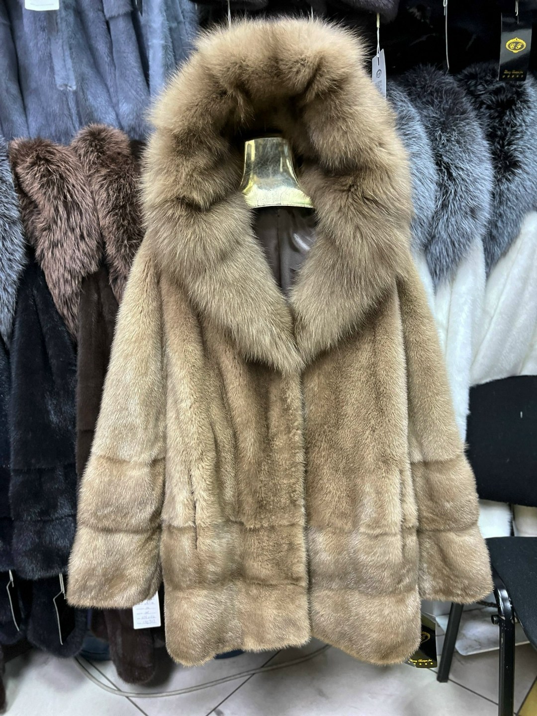 норковая шуба с капюшоном,норковая шуба,шуба,шуба из норки,мех шубы коричневый