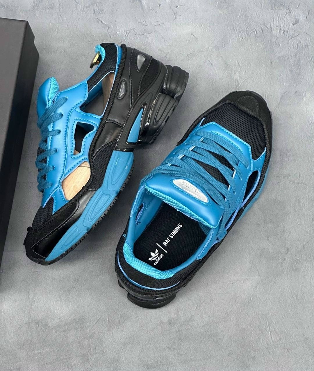 raf simons x adidas replicant ozweego,adidas raf simons x replicant ozweego black colonial blue,adidas raf simons ozweego replicant,adidas x raf simons rs replicant ozweego limited edition teal black,