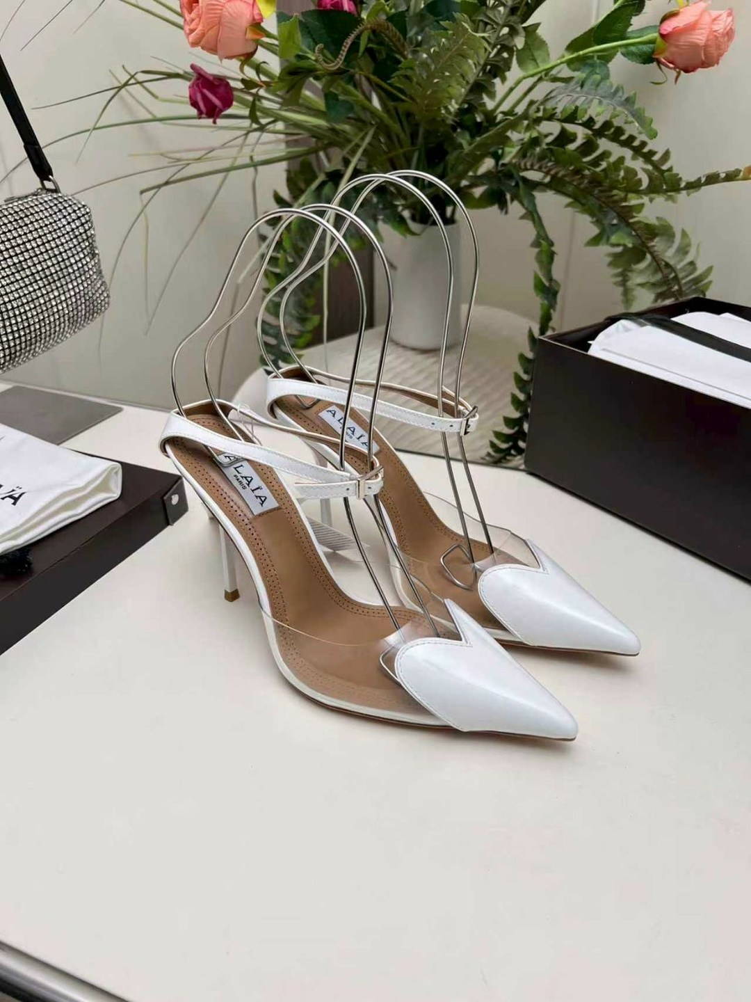 ,мюли женские alaia,туфли alaïa le cœur из лакированной кожи,босоножки alaia,мюли женские