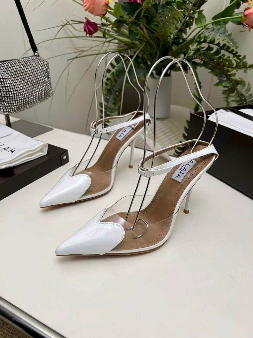 ,мюли женские alaia,туфли alaïa le cœur из лакированной кожи,босоножки alaia,мюли женские