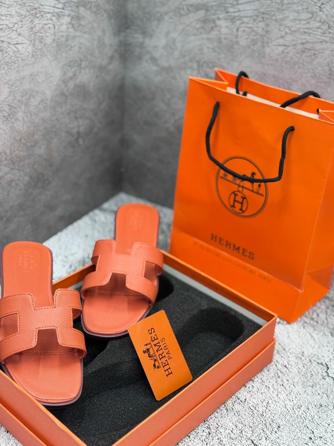 шлепки эрмес,шлепки hermes женские,hermes шлепанцы,шлепки хермес оран,шлепки hermes