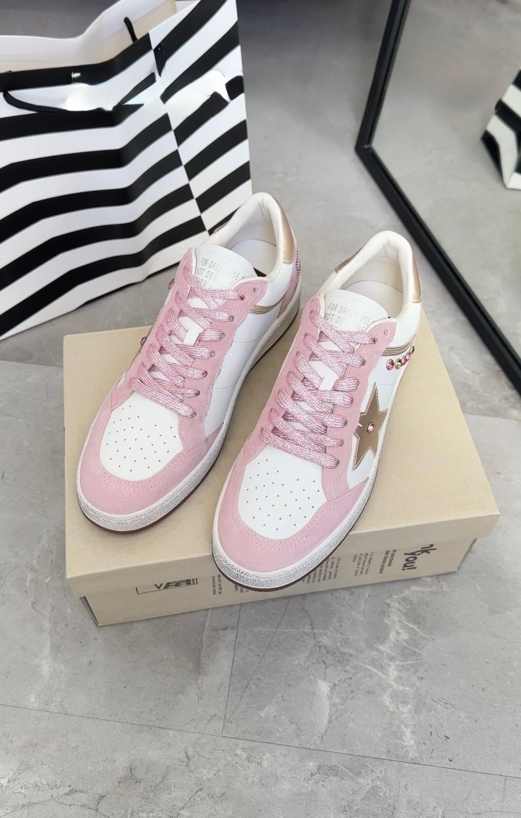 бело-розовые кроссовки golden goose со звездами,кроссовки golden goose,,кеды golden goose,женские кроссовки