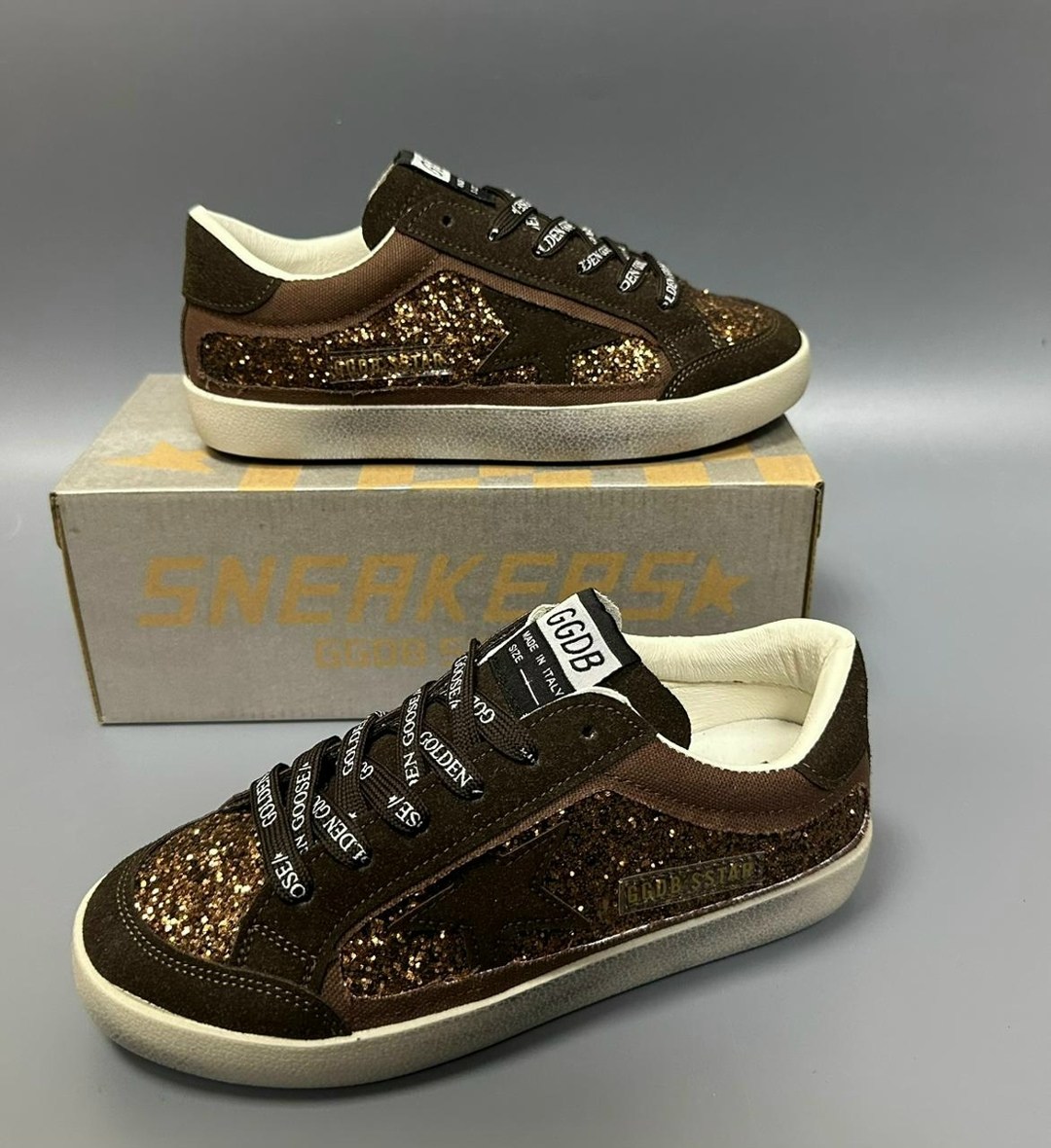 ,кроссовки golden goose,кеды golden goose,кроссовки golden goose с пайетками на платформе,golden goose кроссовки super-star коричневый