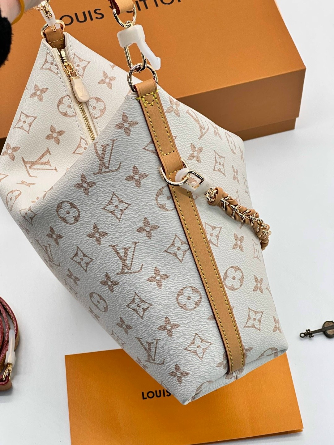 louis vuitton женская сумка,сумкa louis vuitton,луи витон carmel сумка виттон,луи виттон сумка,сумочка луи виттон