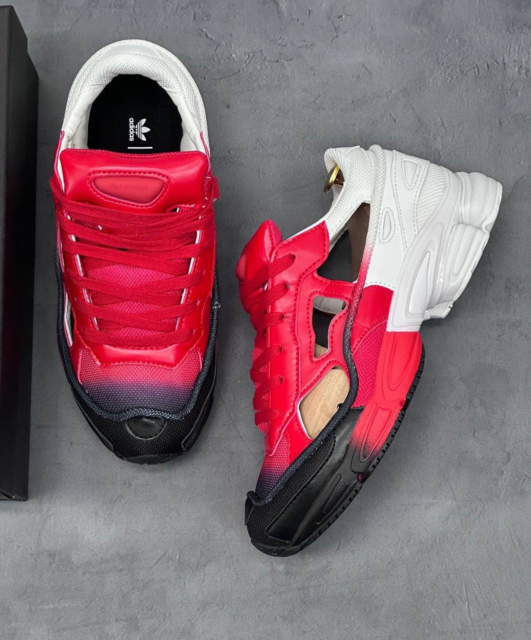 кроссовки adidas raf simons x ozweego replicant 'red halo blue',кроссовки raf simons x ozweego replicant adidas красный,массивные кроссовки raf simons x ozweego replicant adidas красный,adidas raf sim
