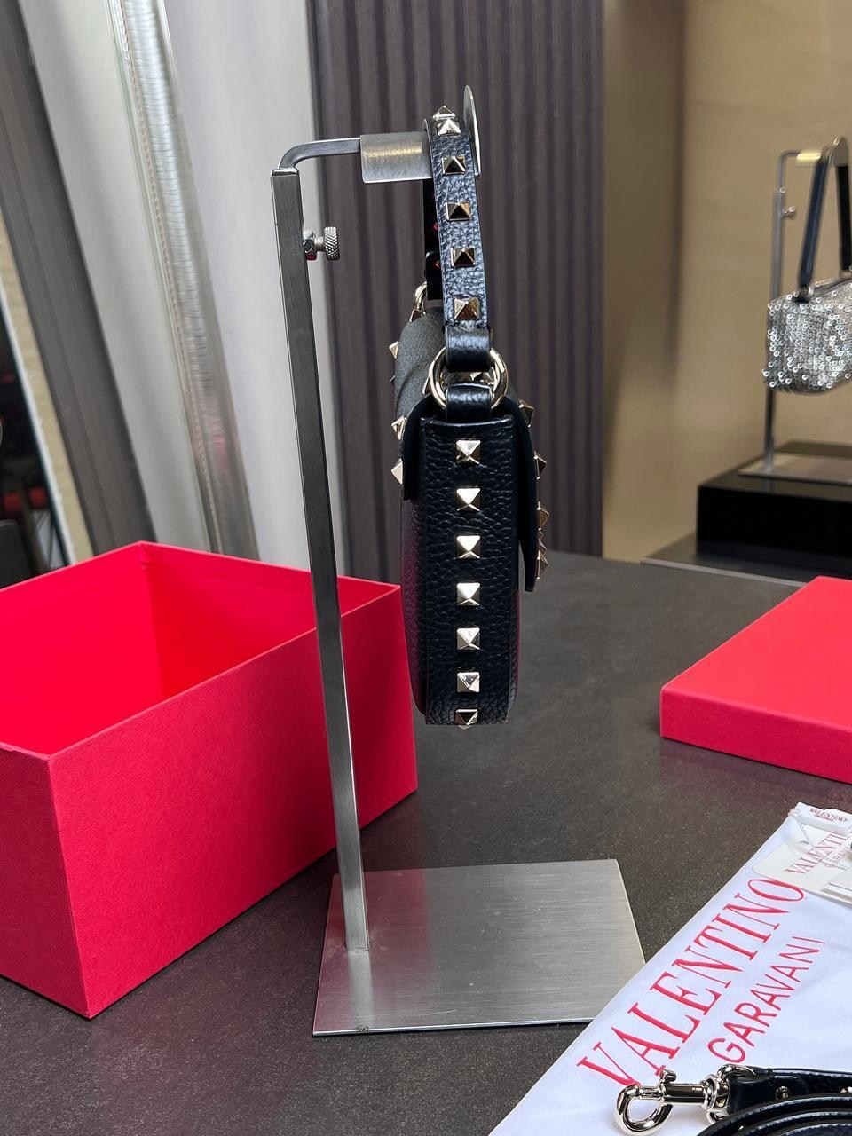 сумка valentino,сумка мини valentino,мини-сумка rockstud valentino garavani черный,сумка,сумка roman stud valentino