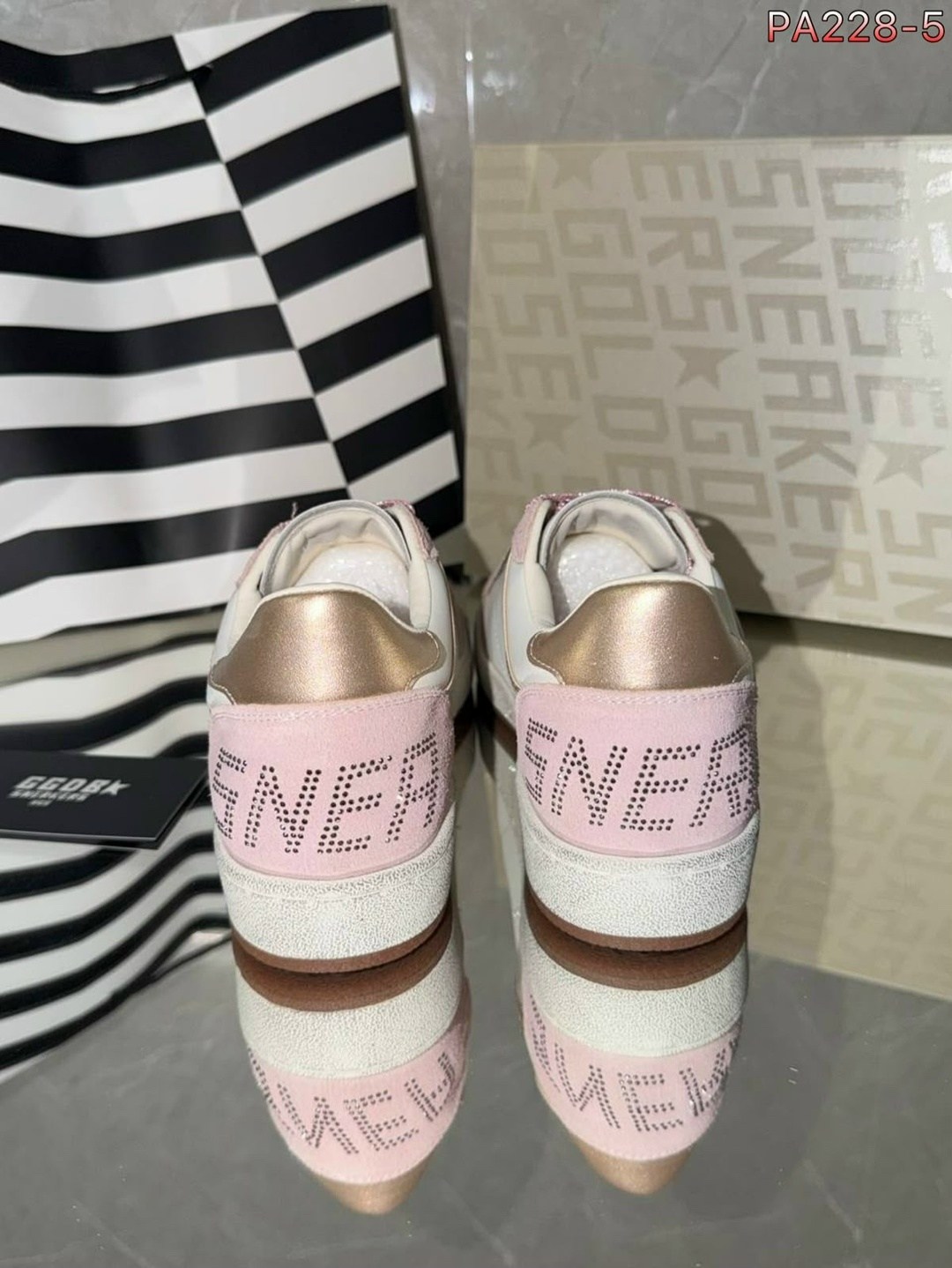 бело-розовые кроссовки golden goose со звездами,кроссовки golden goose,,кеды golden goose,женские кроссовки