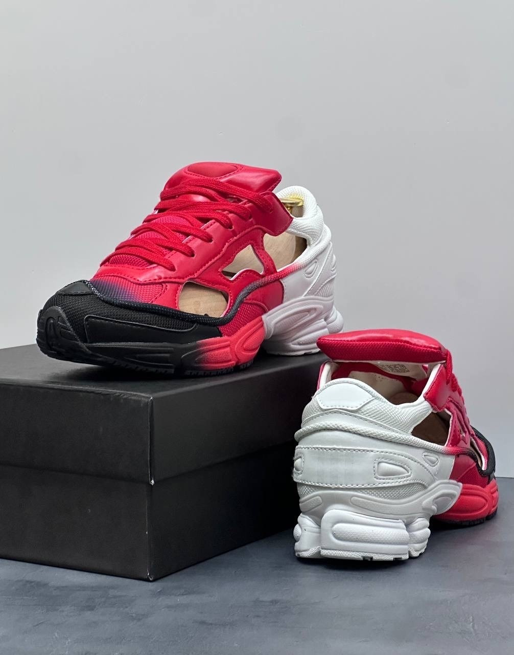 массивные кроссовки raf simons x ozweego replicant adidas красный,кроссовки adidas raf simons x ozweego replicant 'red halo blue',кроссовки raf simons x ozweego replicant adidas красный,adidas raf sim