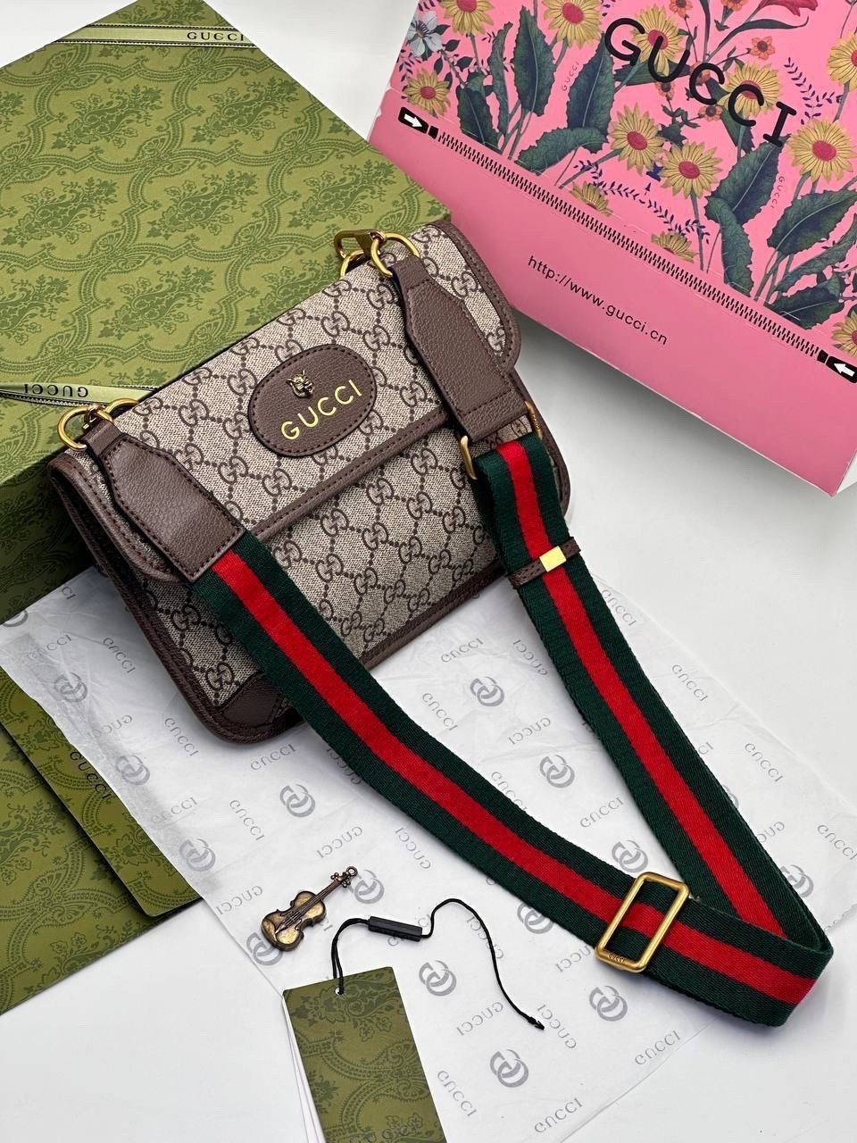 gucci сумка,gucci сумка на плечо,сумка через плечо с жёсткой конструкцией gucci,сумка gucci поясная,женская сумка gucci