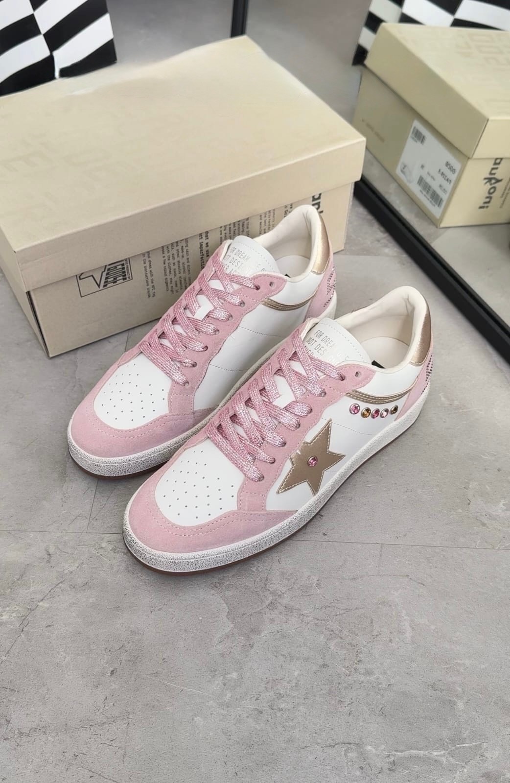 бело-розовые кроссовки golden goose со звездами,кроссовки golden goose,,кеды golden goose,женские кроссовки